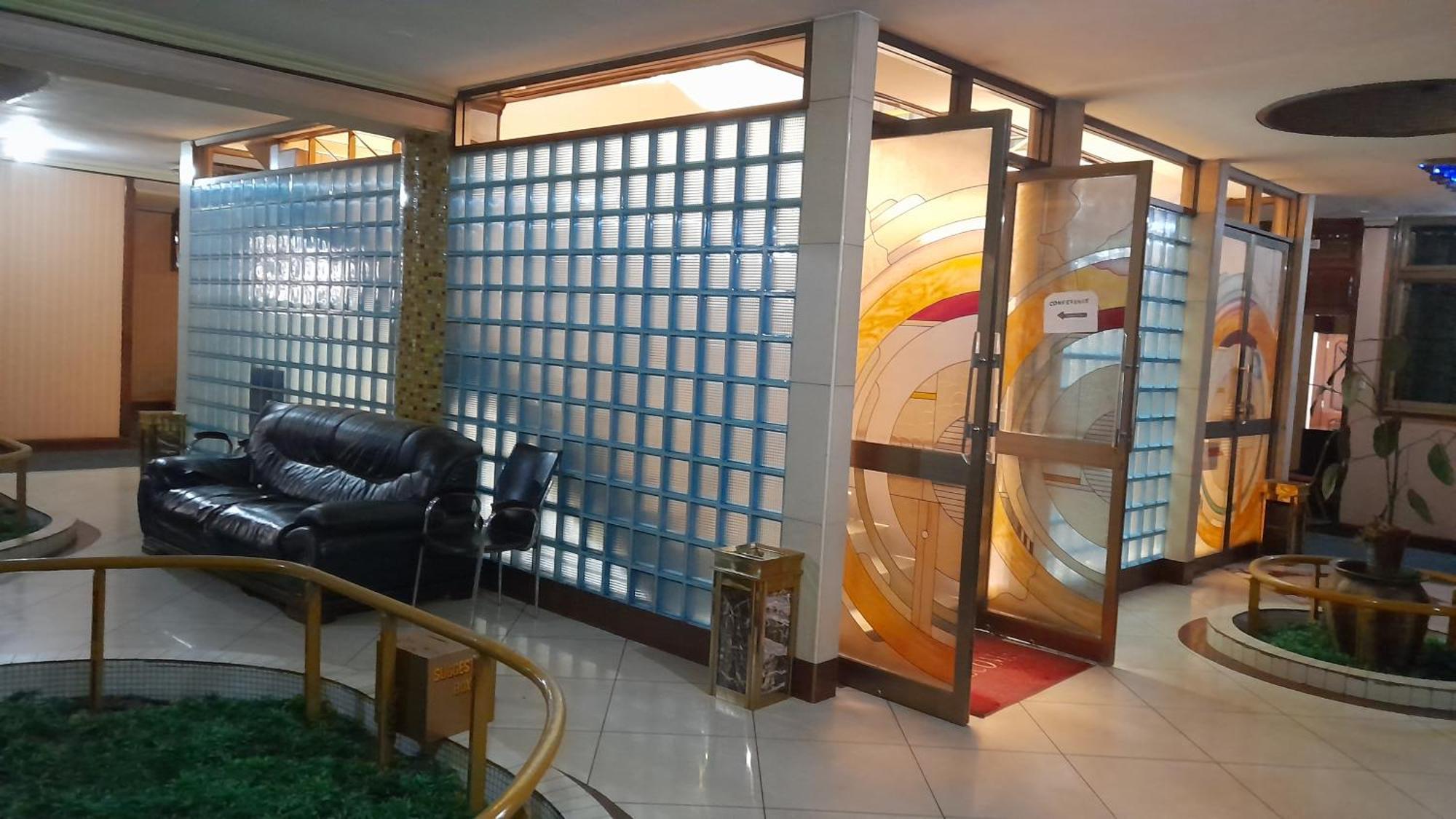 New Jbk Hotel カンパラ エクステリア 写真